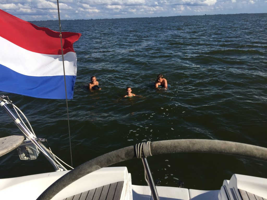 Bavaria 38-3 Eagle - voor anker in het IJsselmeer