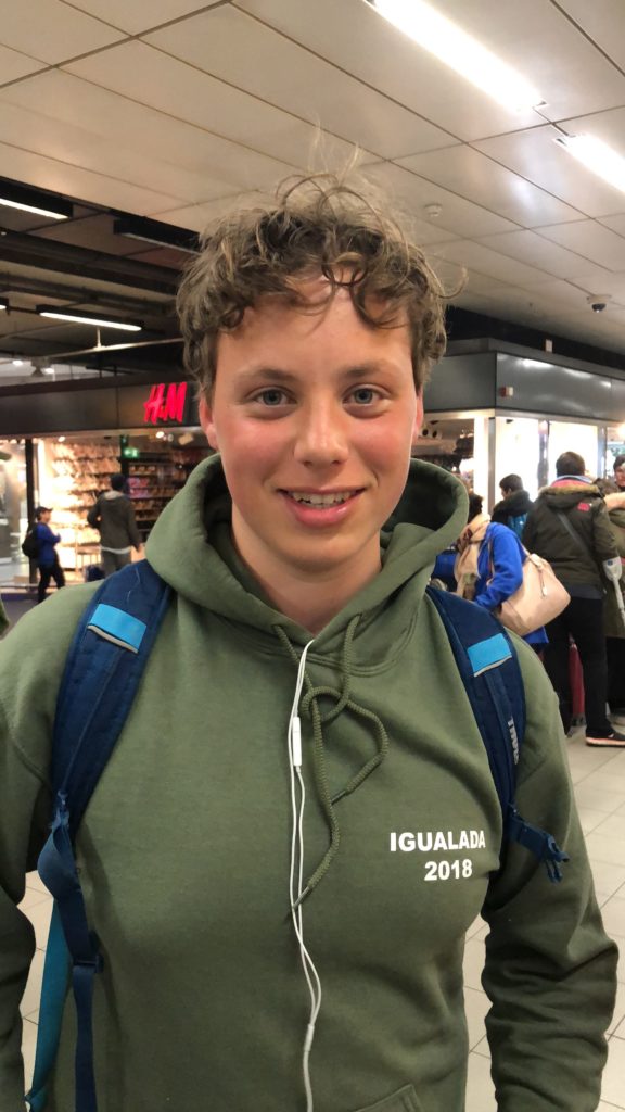 Daan op Schiphol bij terugkomst van de uitwisseling in Barcelona